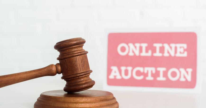 Online Auction vs. Private Treaty: Which Route Maximizes Returns?